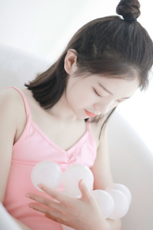 一件一件的剥掉她的衣服